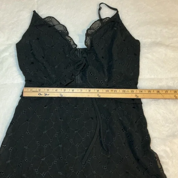 Storia Black Lace Backless Dress - Picture 4 of 7